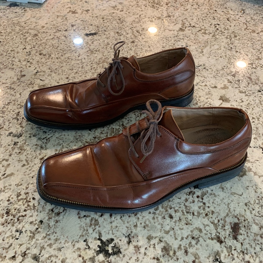 Shoes - Picture 2 of 3